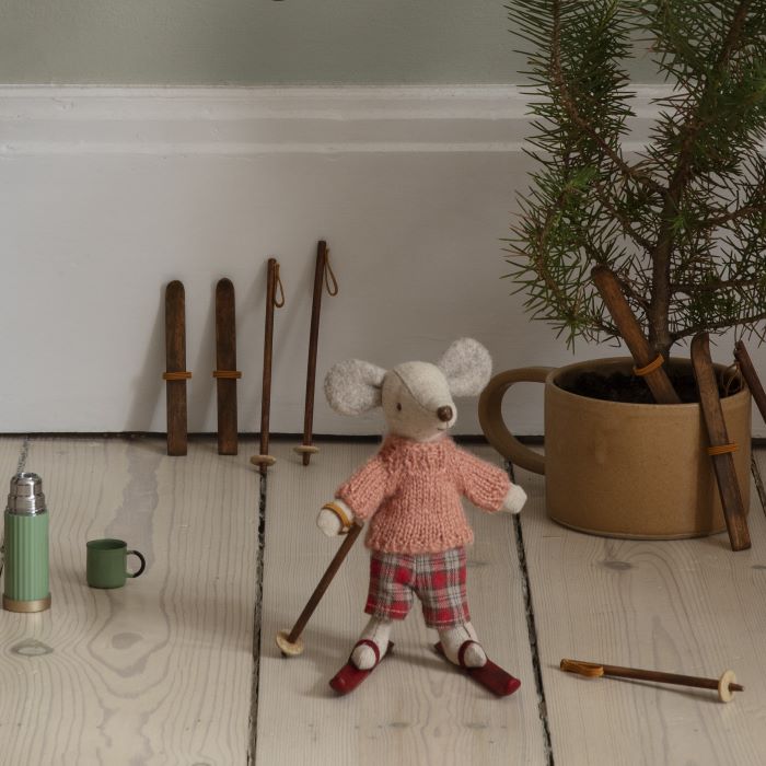 Vintermus m/ ski | Storesøster