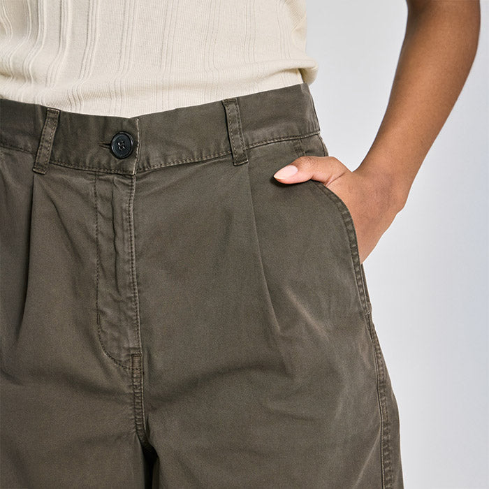 Gerda Twill Shorts | Black Ink