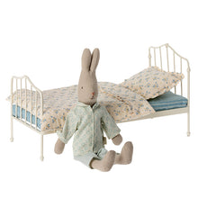 Indlæs billede til gallerivisning Kanin m/ lyseblå pyjamas, Str. 1
