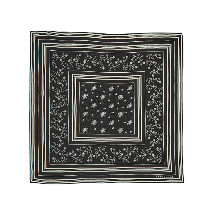Classic scarf 55x55 | Black/Light cream