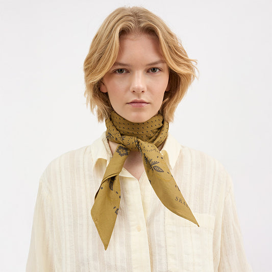 Juniper scarf 90x90 | Khaki
